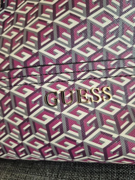 Дамска чанта Guess