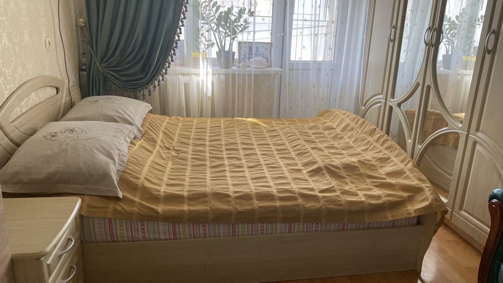 Спальный гарнитур шкаф и кровать