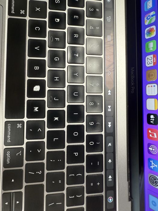 MacBook Pro 13-inch, 2019, Retina IRIS Plus, Touch Bar - Перфектен