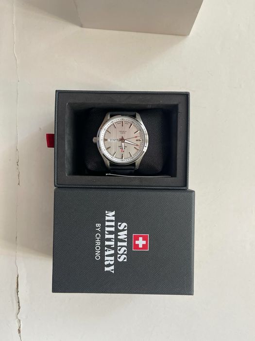 Продаются часы Swiss Military