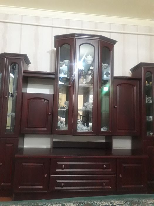 Мебел.стенка сотилади