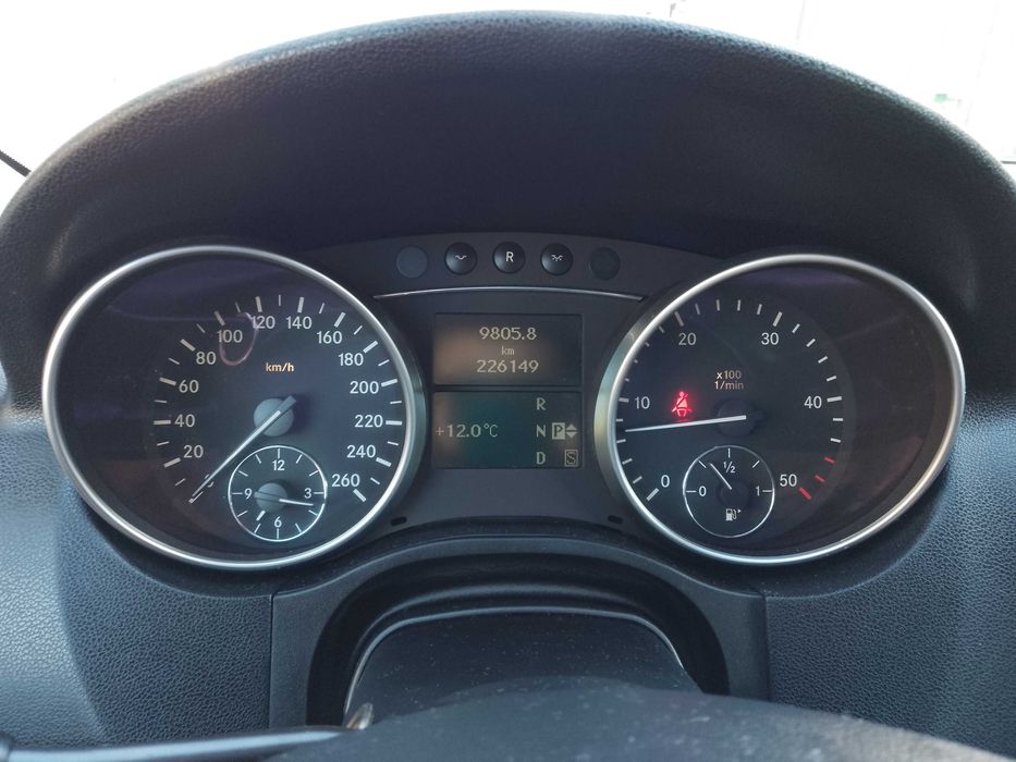 Vând Mercedes ML 320