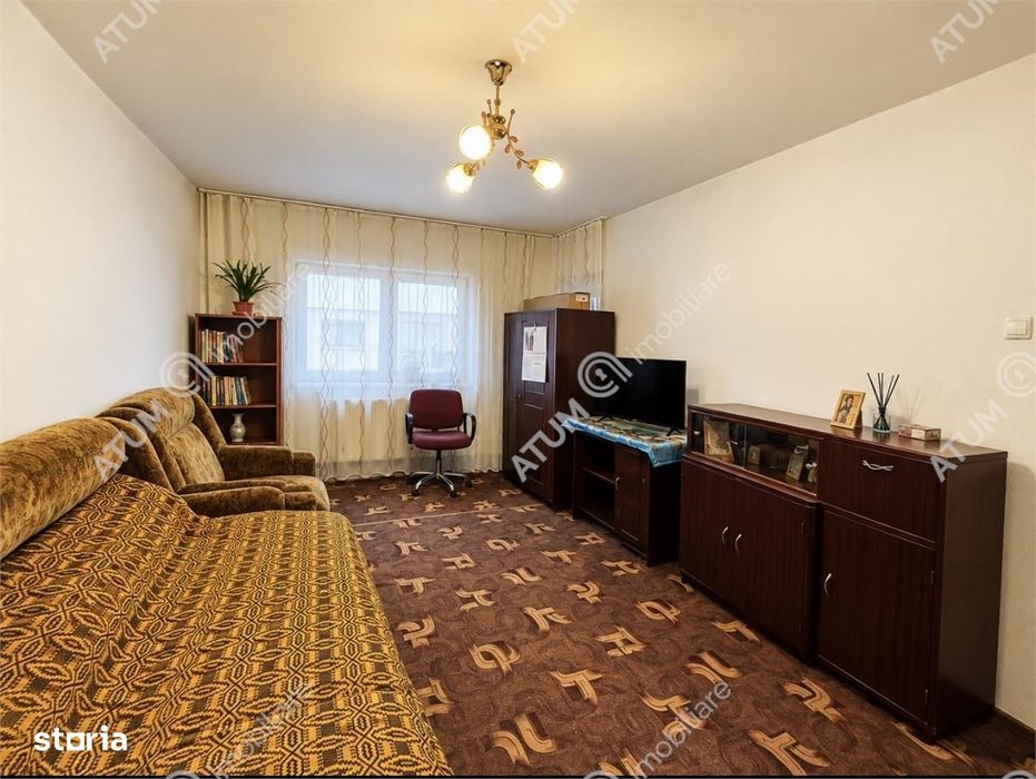 Apartament cu 2 camere decomandate si pivnita zona Semaforului
