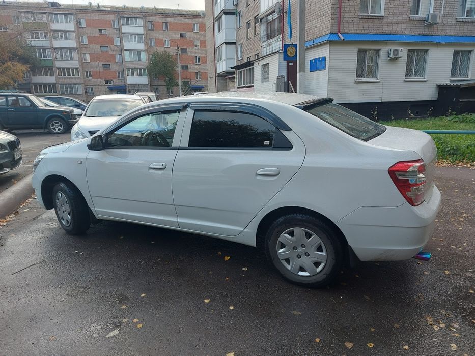 Ветровик  на кобальт  на задний лобовое