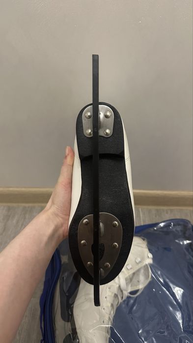 Коньки белые утепленные