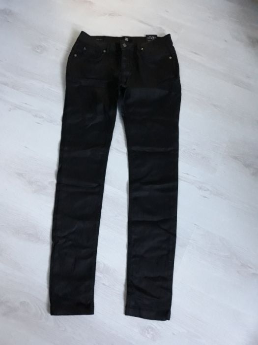 Маркови дънки        .