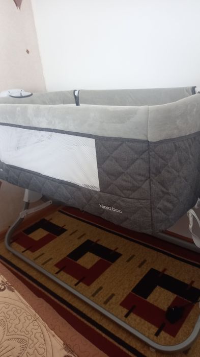 Продавам бебешко легло-люлка Next to me и бебешки кош до 9кг