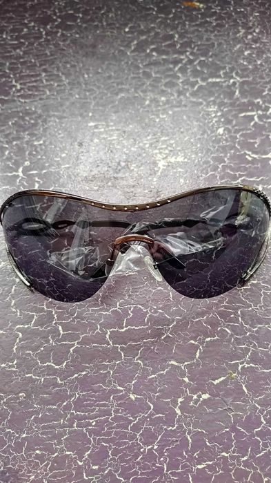 Красива туника с цветя и слънчеви очила