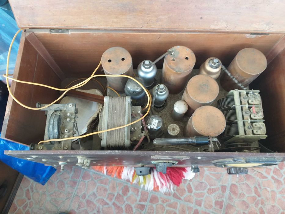 Radio foarte vechi, antic, de colectie