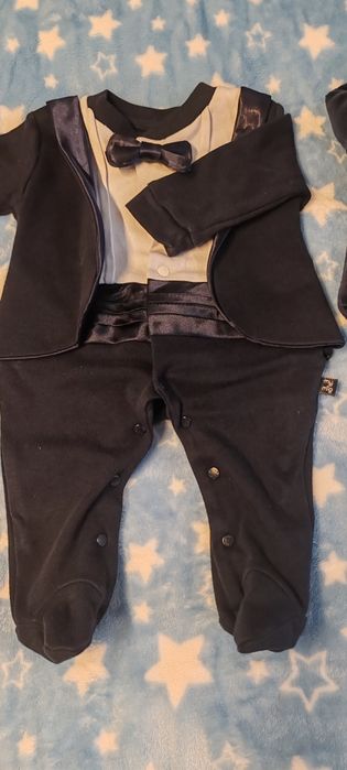 Vând costumaș bebeluș 0-3 luni
