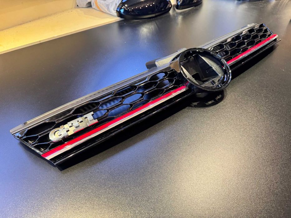 Grila Centrala Volkswagen Golf 7.5 Facelift 2017+ GTI Look