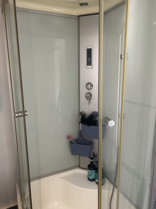 Cabina de dus cu hidromasaj