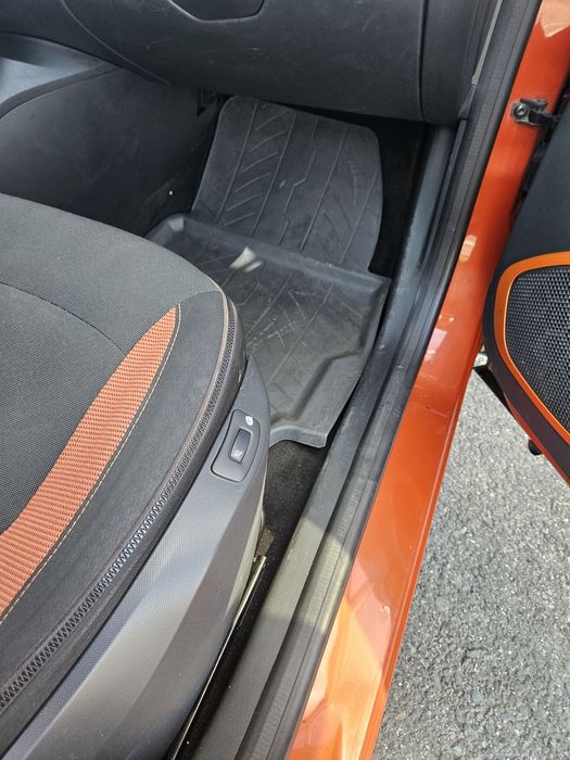 Vând Renault captur (defect)