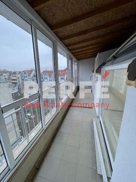 Продава се Двустаен апартамент в Бургас, Лазур - 70 кв.м за 2136 €/кв.м - Снимка #7