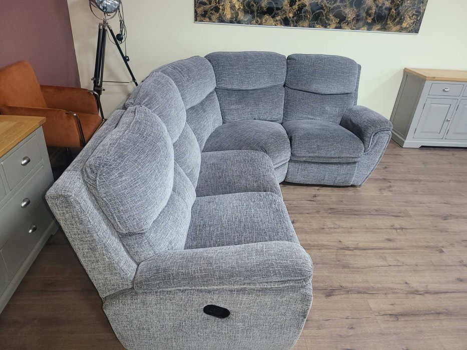 Сив ъглов диван от плат с ръчен релаксиращ механизъм
