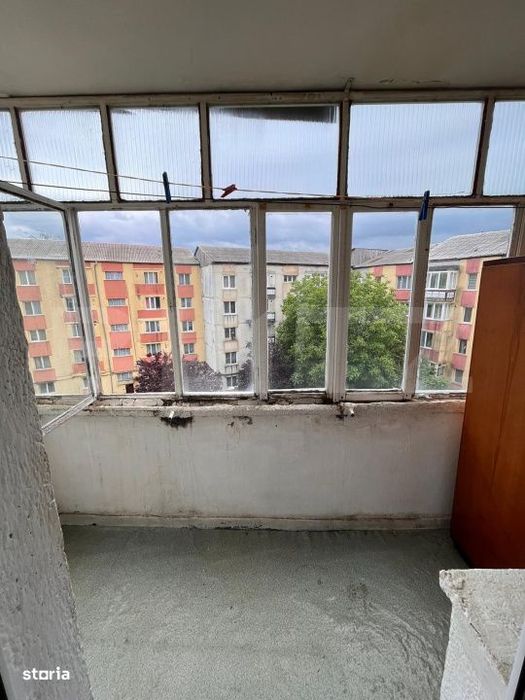 Garsoniera practica, mobilata si bine compartimentata