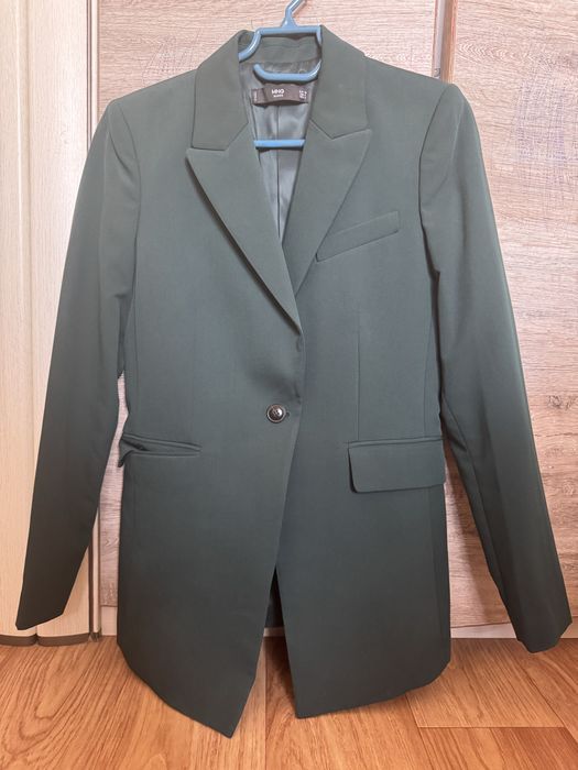 Продам новый женский костюм Mango