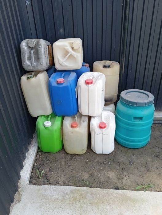 Продам канистры.