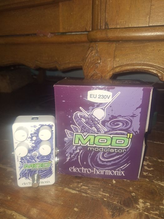 Продавам модулационен ефект Electro Harmonix