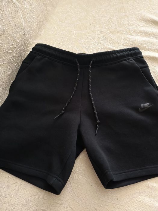 Nike tech shorts black