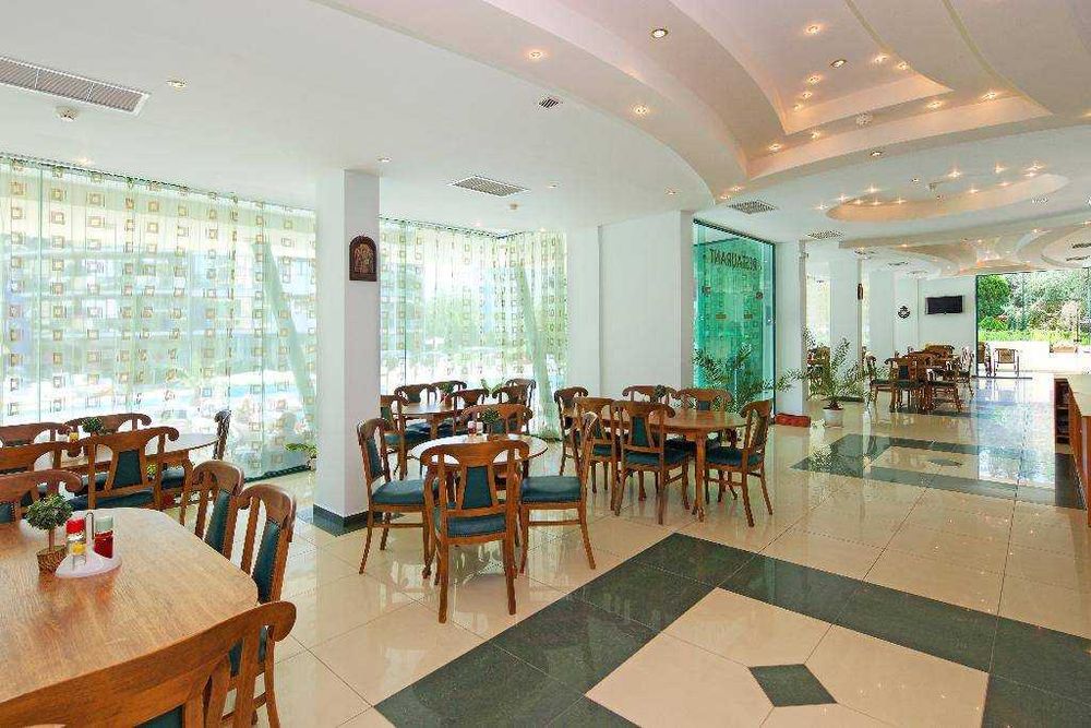 Продава се Хотел в к.к. Слънчев бряг - 6370 кв.м за 400 €/кв.м - Снимка #3