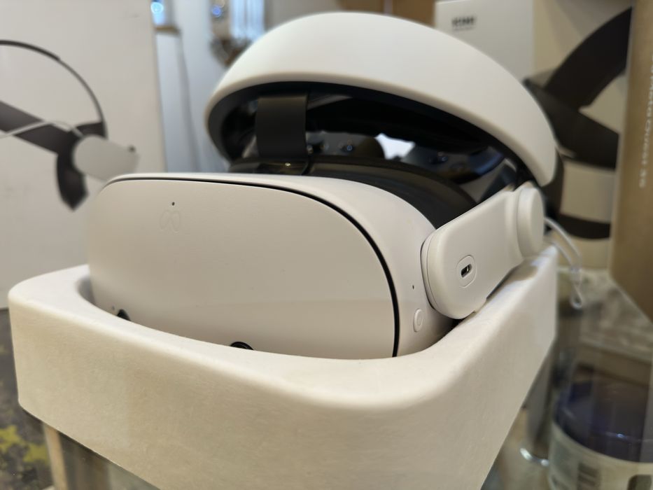 Продавам Meta Quest 3s 128gb