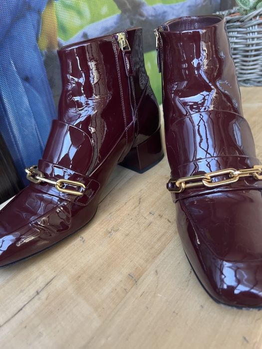 Ghete din piele lacuita ,Burberry
