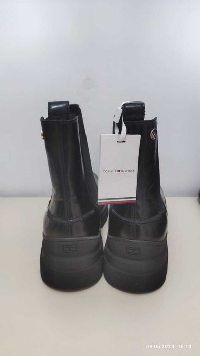 Ботинки от Tommi Hilfiger.