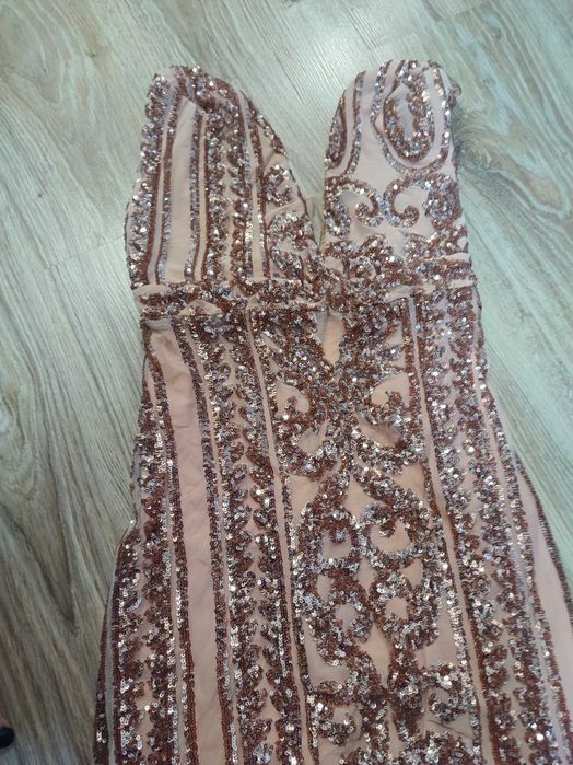 Елегантна дамска рокля