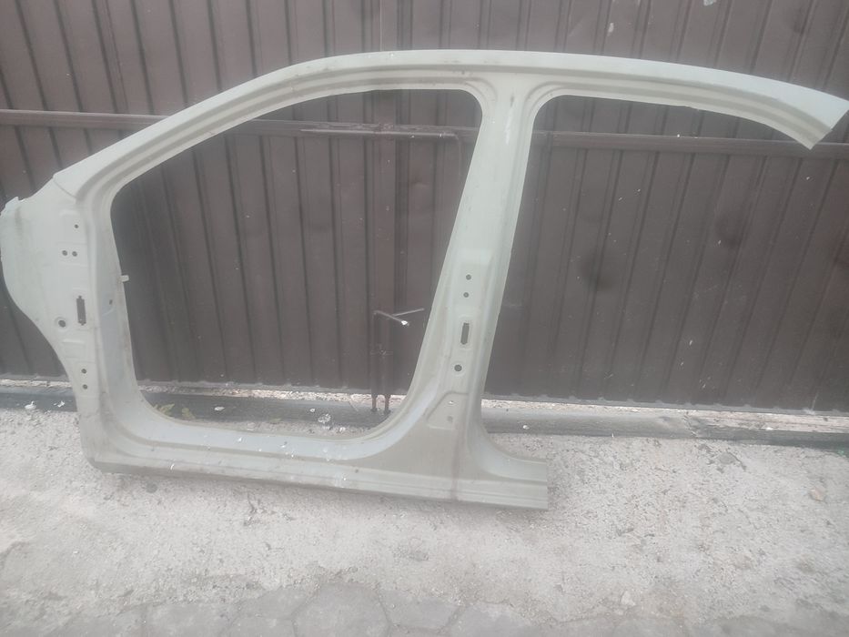 Продам боковую часть на кобальт