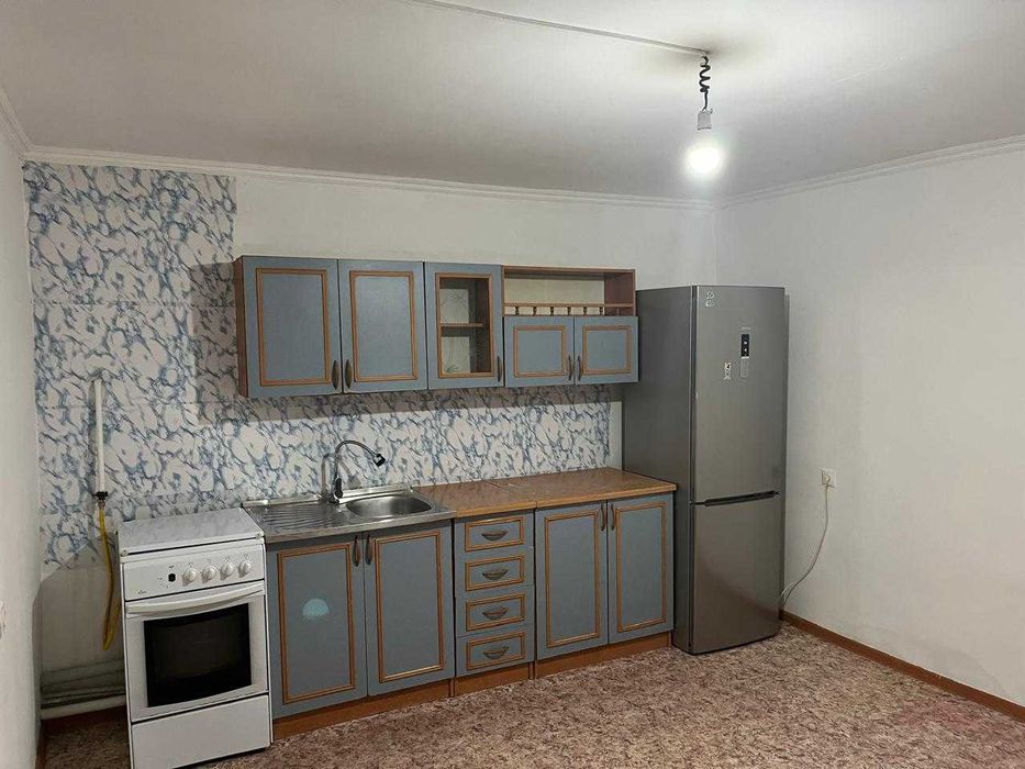 Үйдің шарбағынан 2 бөлмелі времянка жалданады. Өркен. 60000 тг.