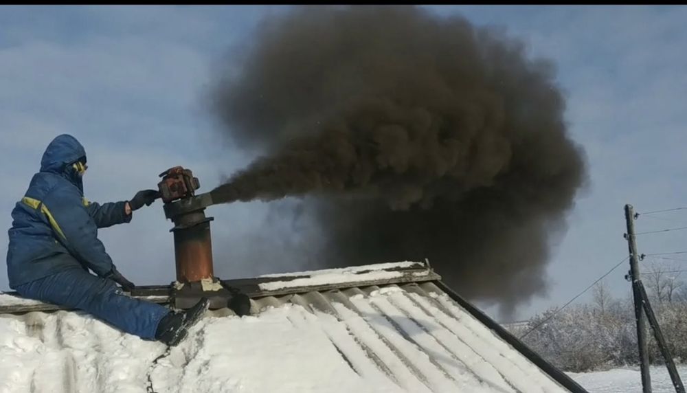 Чистка трубы дымохода