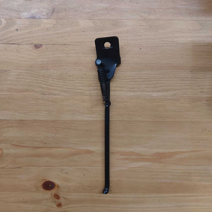 Подножка для детского велосипеда на 20" размер колес. Крепится на ось.