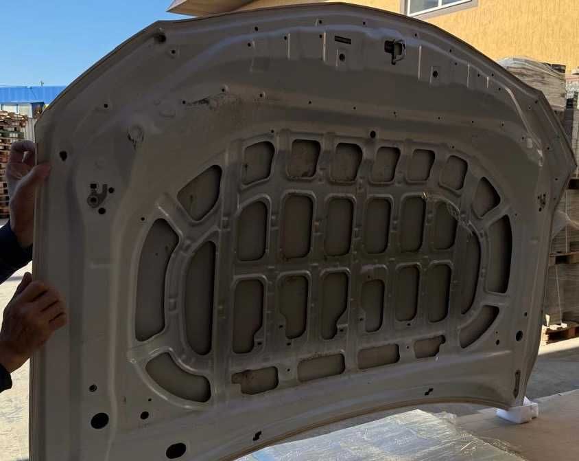 Продам капот на Toyota Camry 75