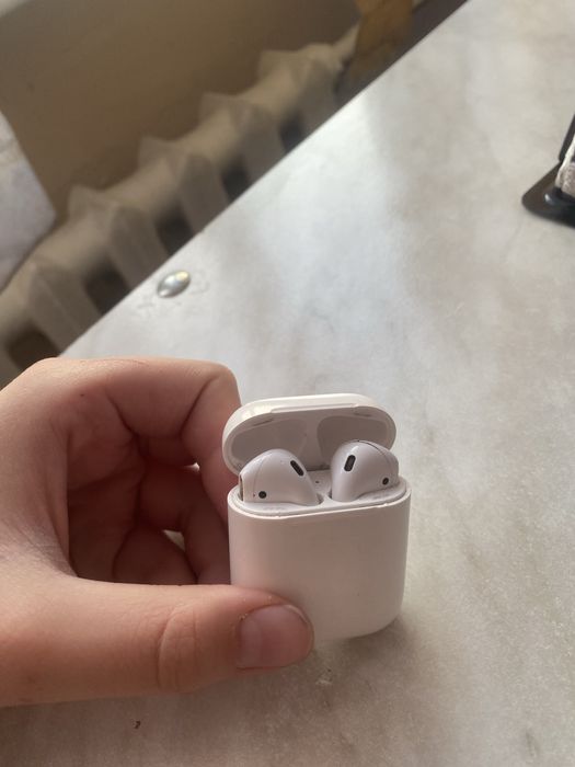 Продам но ушник. Эйрпотс  Airpods
