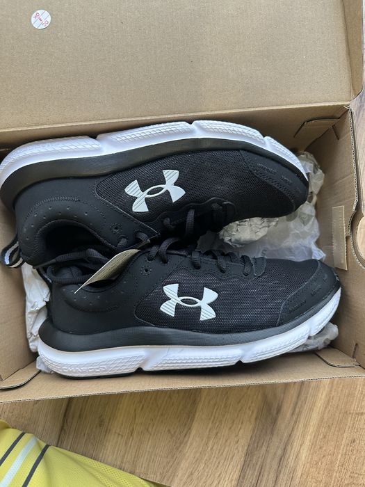 Кроссовки Under Armour — размер 38