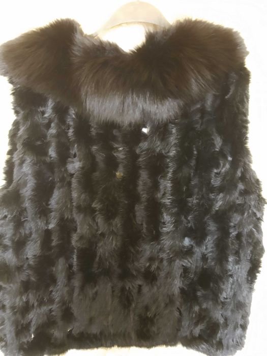 Елек,плетиво с якаДнес499лв ,естествен косъм,цяла кожа,лисицаФирменGER