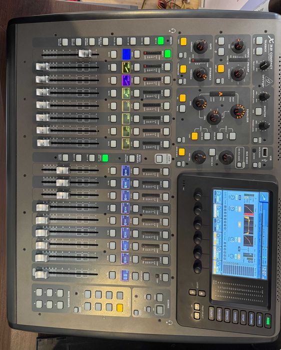 behringer X32 COMPACT