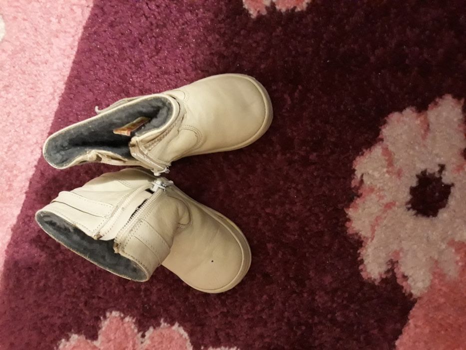 Ghetute bebelusi din piele