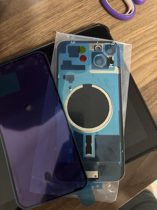 iPhone 15 Plus. задняя крышка
