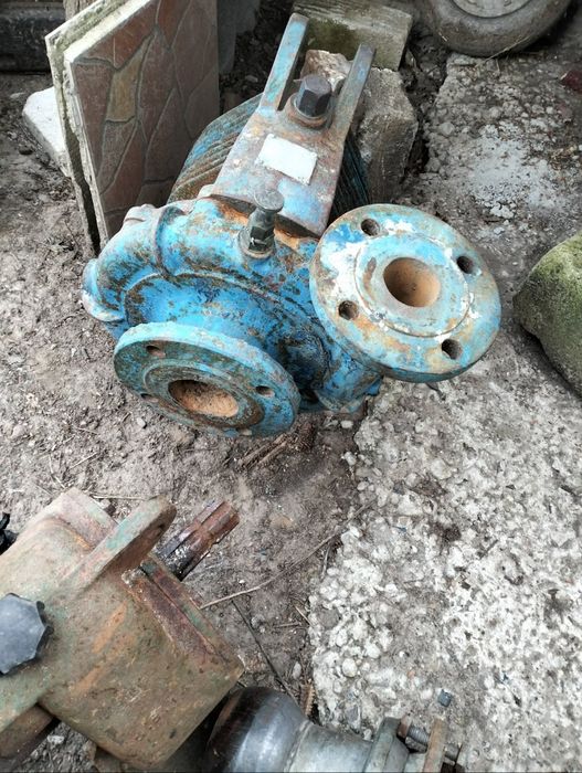 Vând pompe presiune irigat