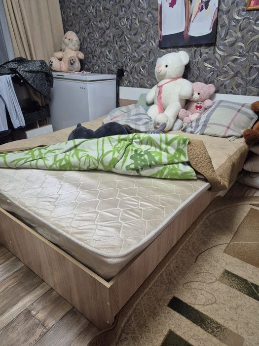 Продам двухспальную кровать