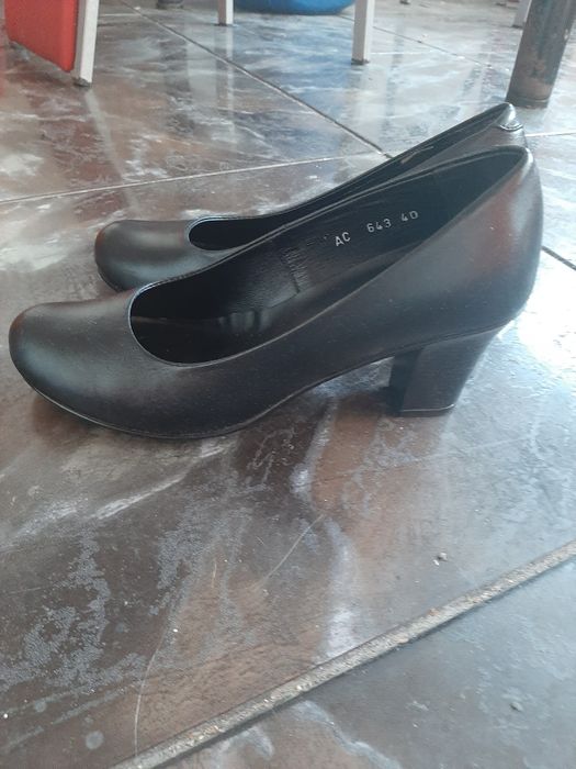 Pantofi de piele cu toc de 7,5 cm marimea 40