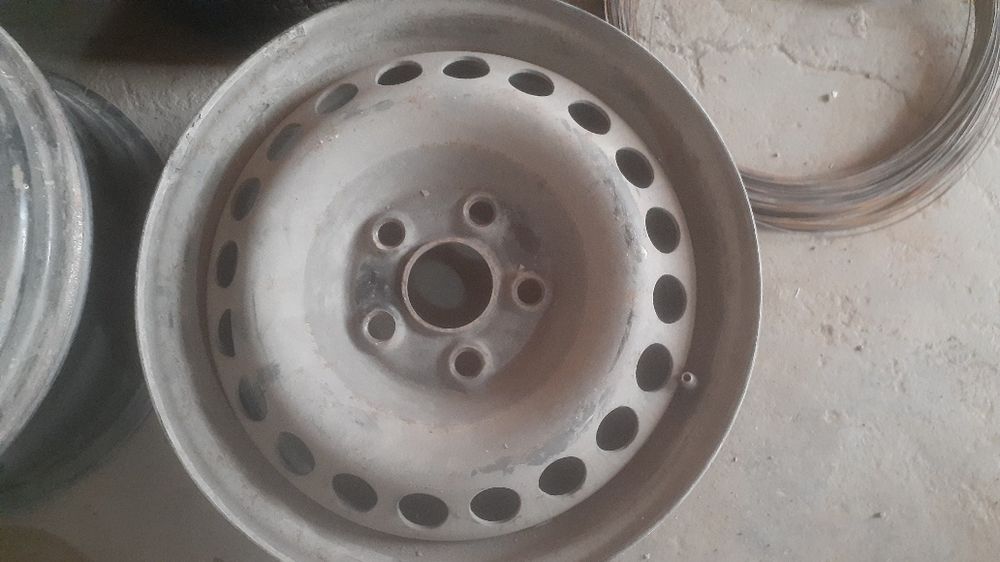 Продаётся комплект штампованных  дисков к