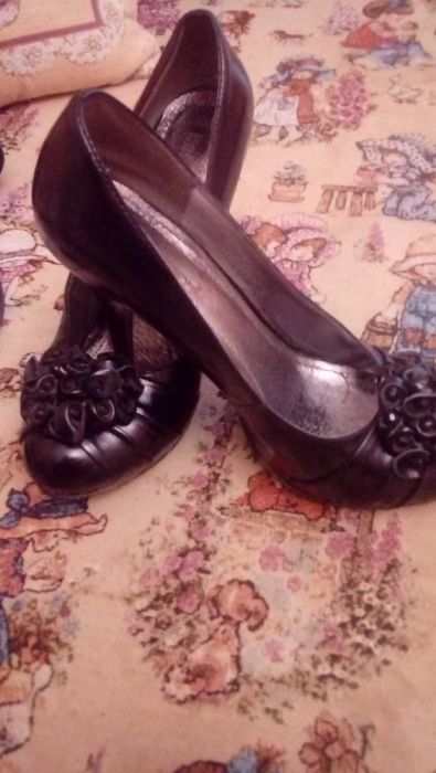 Продам туфли на шпильке лаковые