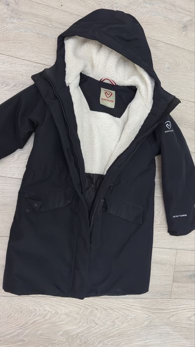 Продам детские куртки