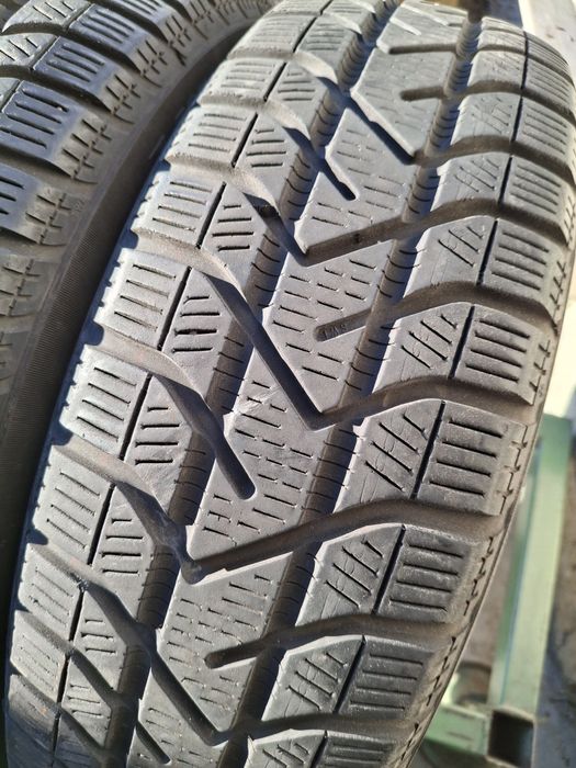 2 Anvelope  de iarnă 175 65 r15 Pirelli