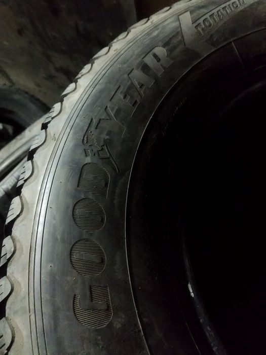 Goodyear 265/70/16 зимние