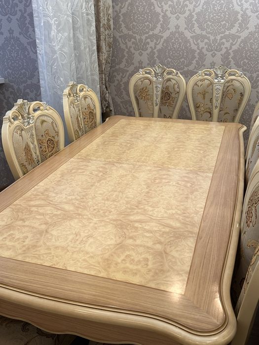 Стол и 10 стульев