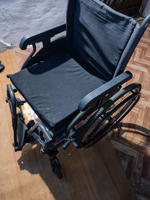 Продам инвалидную коляску